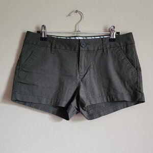 No Boundaries Dark Green Shorts. Size Juniors 7